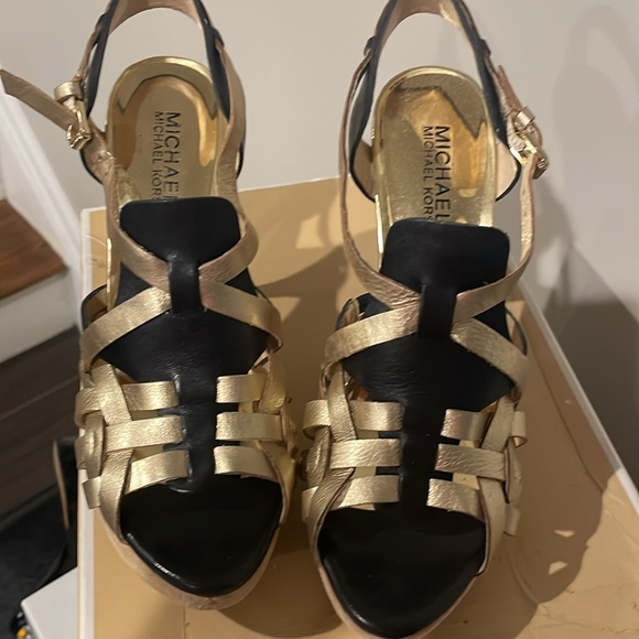 Micheal Kors heels open toe - Picture 2 of 3